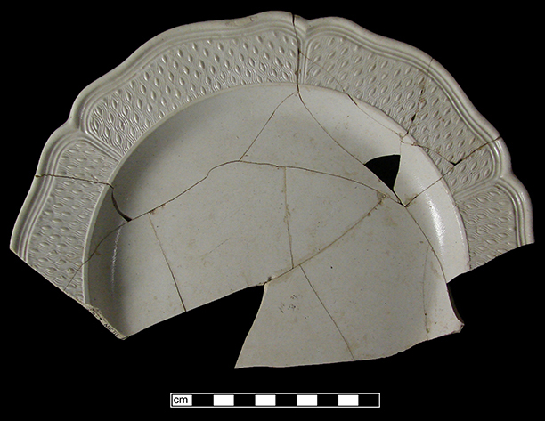 Molded plate rim with 'barley' pattern from 18AN39.